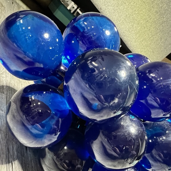 VTG Lucite Grape Cluster Cobalt Blue MCM On Driftwood With Lucite Green Leaf 11" - Picture 10 of 14